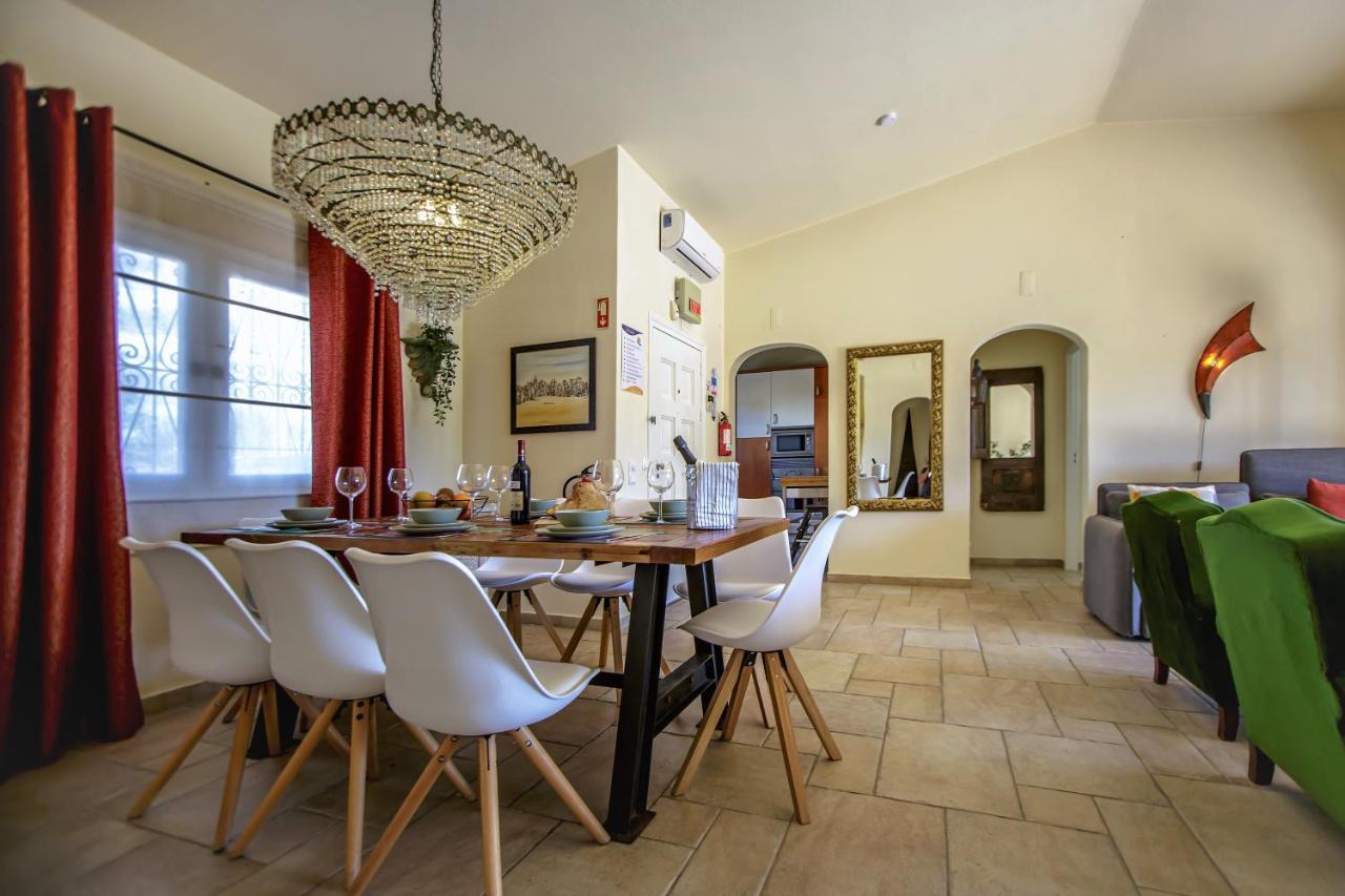 Villa Yvonne,Private Pool,Private Parking 1,7 Km From The Beatch Albufeira Bagian luar foto